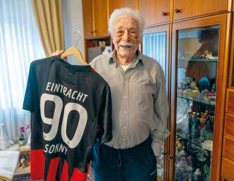 Seit 1946 ist Sonny Sonneberg Mitglied der Eintracht und bis heute einer ihrer glühendsten Fans.